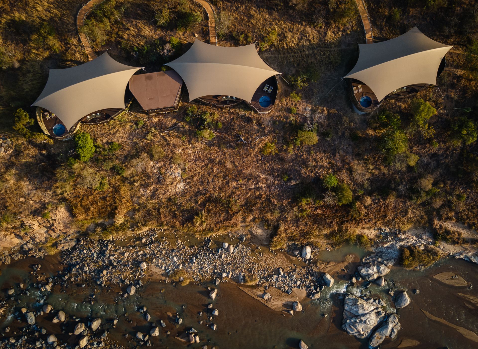 luxury safari at madwaleni river lodge